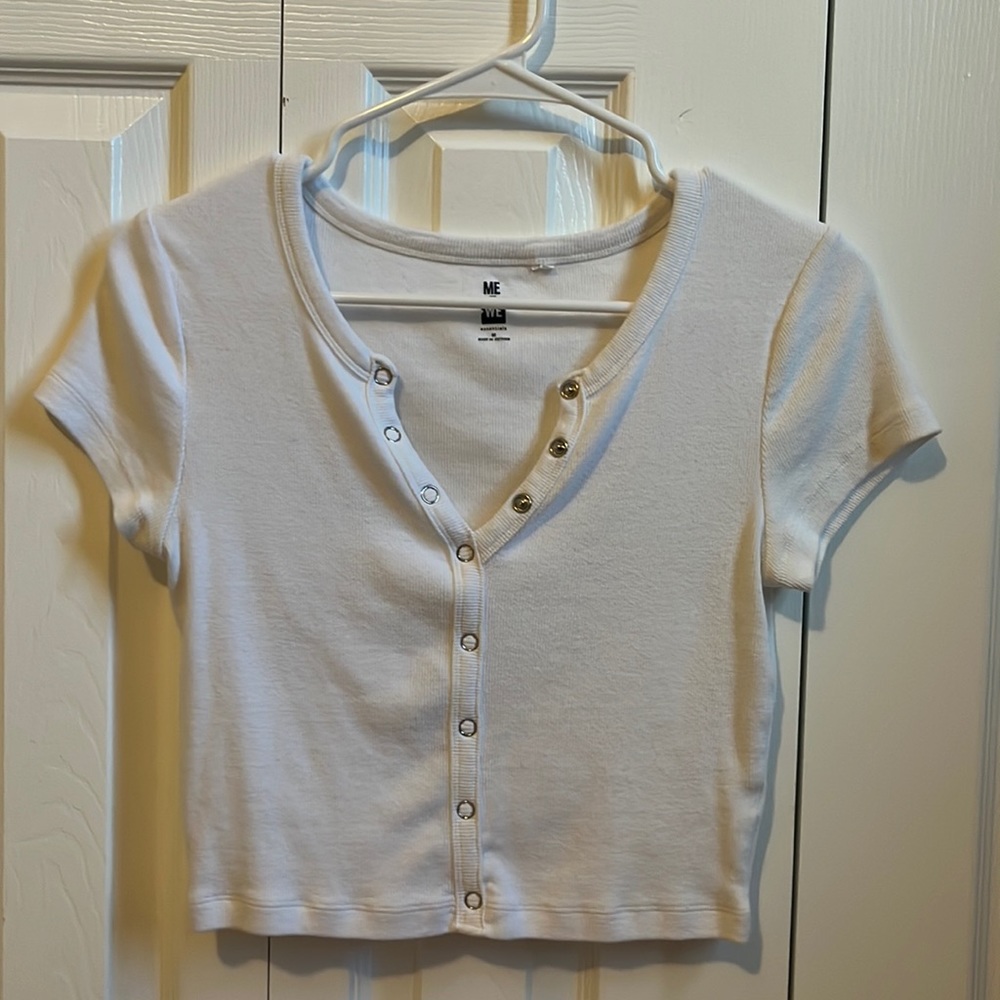 🔥 3/$15! Me to We button up cropped shirt - size M